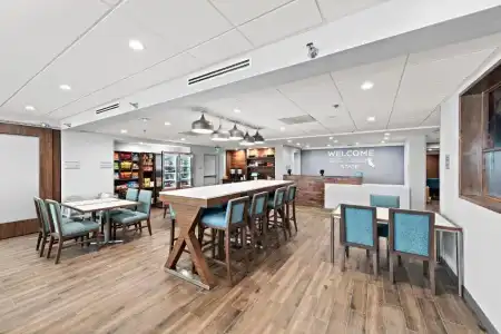 Hampton Inn by Hilton Los Angeles Airport - 15