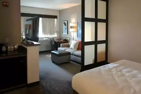 Comfort Suites Milwaukee West - 20