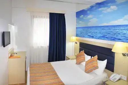 Club Aqua Plaza - 36