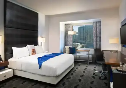 W Dallas - 51