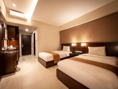 Yulia Beach Inn Kuta - 32