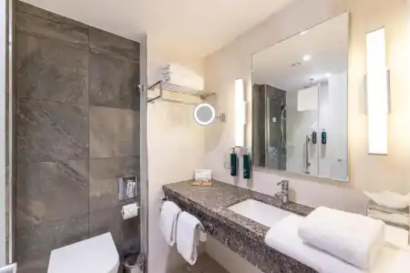 DoubleTree by Hilton London Victoria - 19