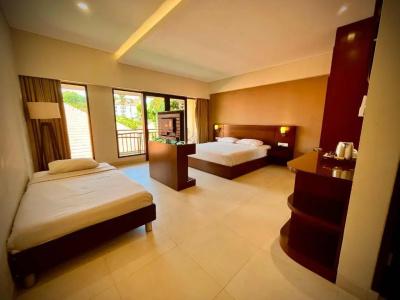 Yulia Beach Inn Kuta - 36