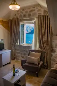 and Restaurant CONTE - 81