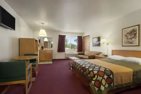 Super 8 by Wyndham Austin North/University Area - 22