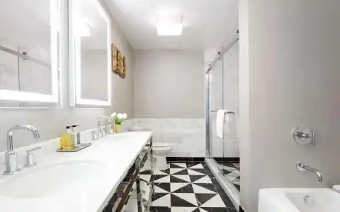 Chamberlain West Hollywood - 15