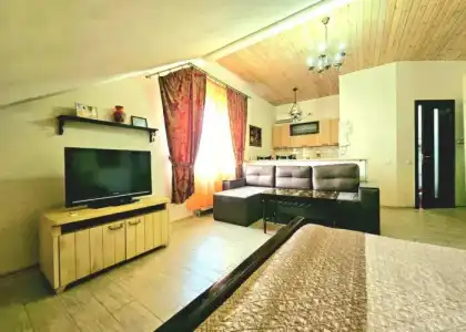 Mini-Glove House - 83