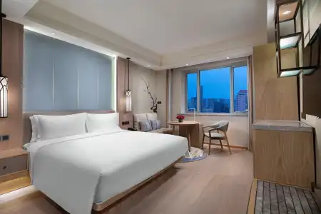Crowne Plaza Shanghai Nanjing Road by IHG - 2
