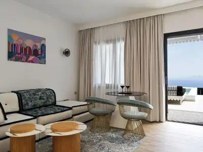 Cresanto Luxury Suites - 121