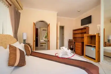 Carana Hilltop Villa - 51