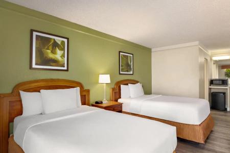 Baymont by Wyndham Daytona Beach/Intl Speedway - 11