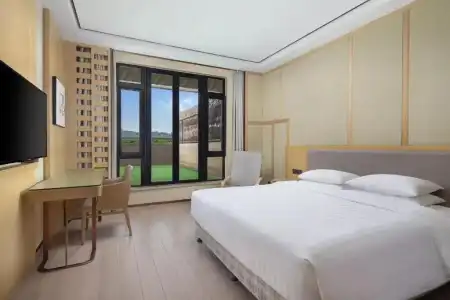 Courtyard by Marriott Shanghai International Tourism and Resorts Zone - 2