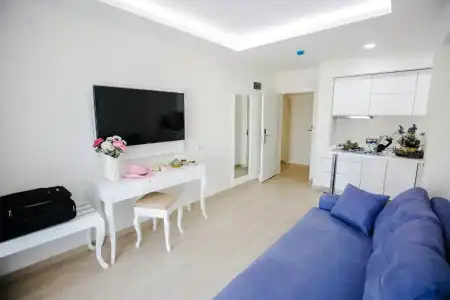 Princess Kinli Suites - 19