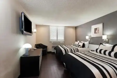 Ramada Plaza by Wyndham West Hollywood & Suites - 18