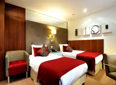 DoubleTree by Hilton London West End - 3