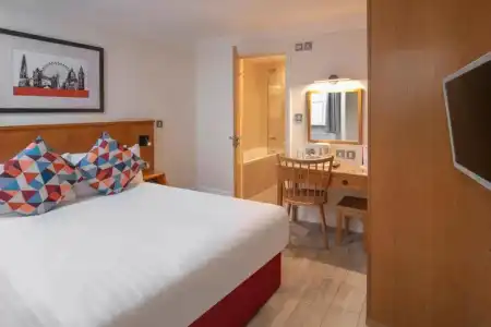 Queensway Sure Collection By Best Western - 13