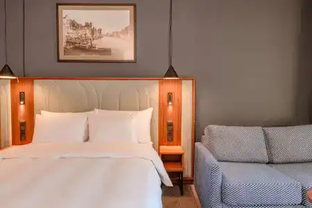 Radisson & Apartments - 82