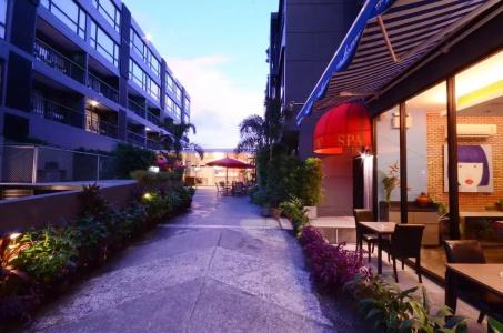 The Lantern Resorts Patong - 12