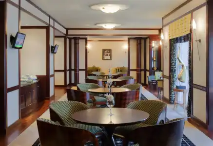 Dusit Thani - 21