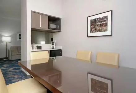 Embassy Suites by Hilton Alexandria Old Town - 53