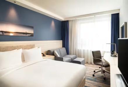 Hampton by Hilton - 26