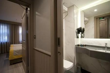 Seraglio & Suites - 106