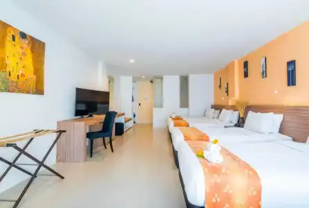 The Lantern Resorts Patong - 17