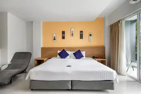 The Lantern Resorts Patong - 51