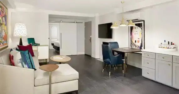Le Parc at Melrose - 21