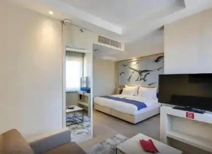 Ramada by Wyndham Old City - 54