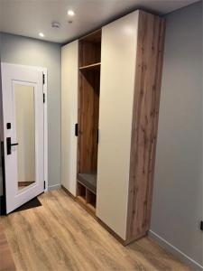 Vash Salut Apart - 63