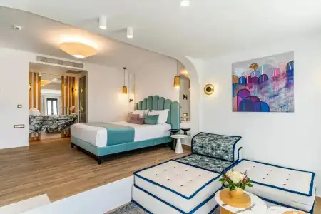 Cresanto Luxury Suites - 88