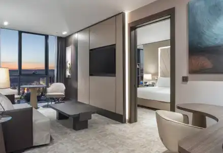 DoubleTree by Hilton - 60