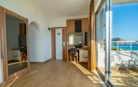 Kleopatra Celine - 69