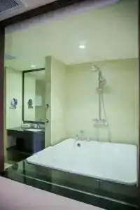 Wyndham Legend Halong - 44