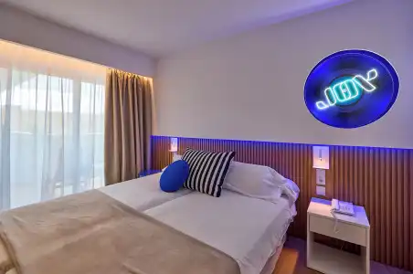 Universal Neptuno - Adults Only - 76