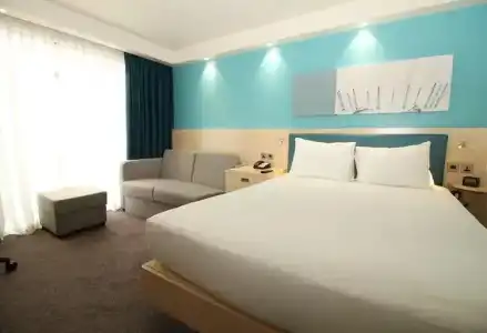 Hampton by Hilton London Excel - 32