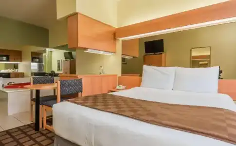 Quality Inn & Suites Fort Worth North - Haltom City - 34