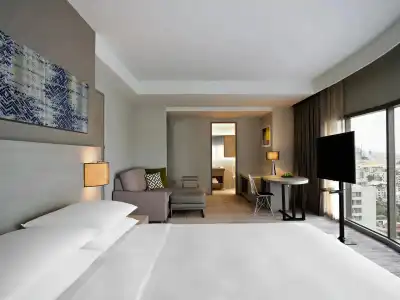 Hyatt Place Bangkok Sukhumvit 24 - 35
