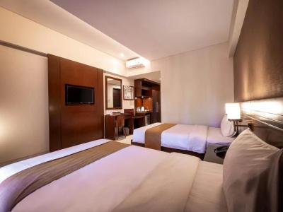 Yulia Beach Inn Kuta - 33