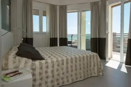 ApartSheila - 35