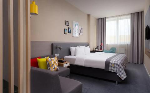 Holiday Inn, an IHG - 64