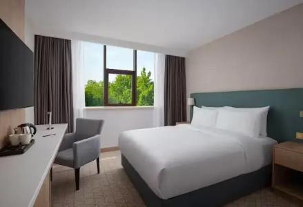 DoubleTree by Hilton - 33