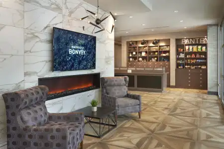Four Points by Sheraton Windsor Downtown - 1