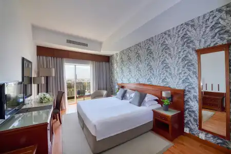 Majestic City Retreat - 39