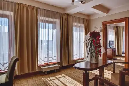 Majestic Plaza - 55