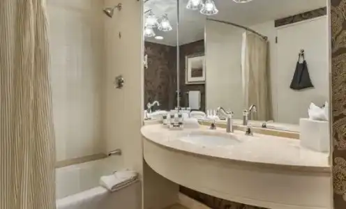 Omni Houston - 63