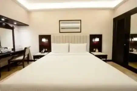 Chelsea Plaza - 50