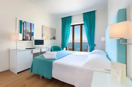 Regina Sorrento - 83