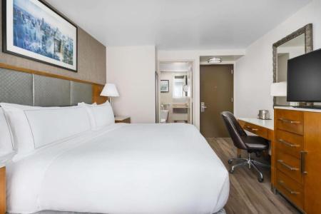 Doubletree Chelsea - 38
